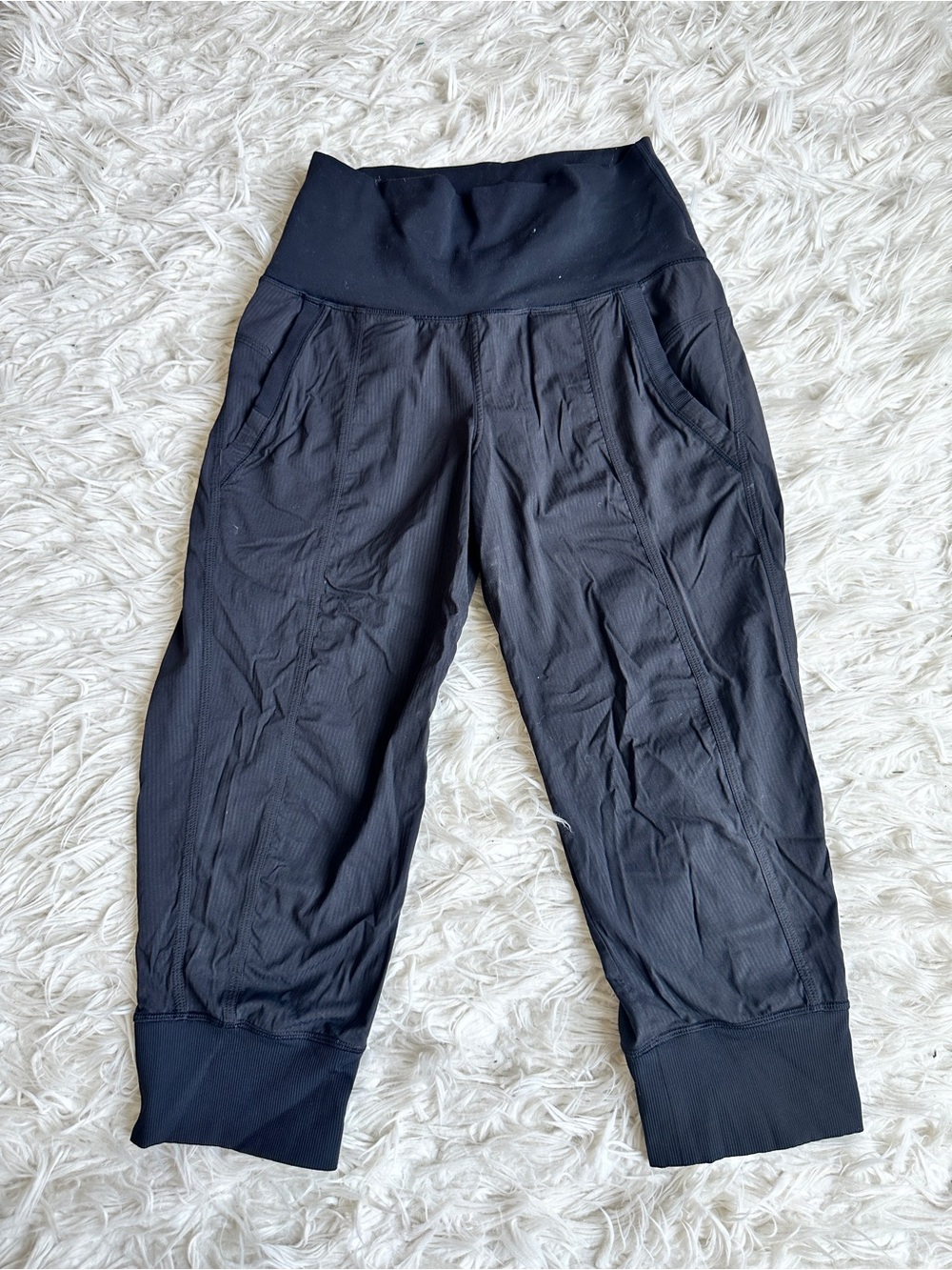 Lululemon women’s joggers size 6